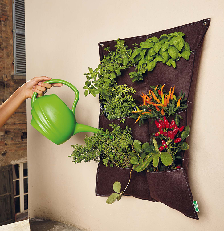Verwonderlijk Plantenzak voor een hangende moestuin aan de muur EF-35