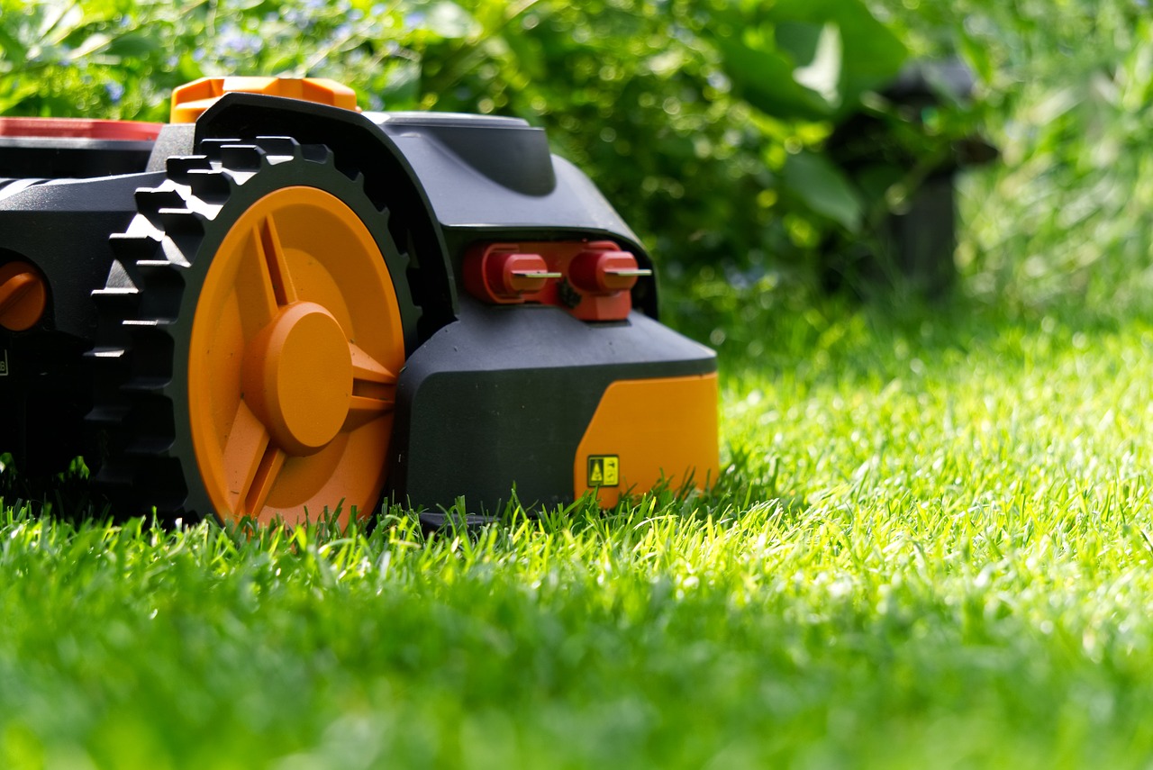Houd uw gazon gezond en mooi met DCM gazonmeststof, speciaal ontwikkeld voor robotmaaiers