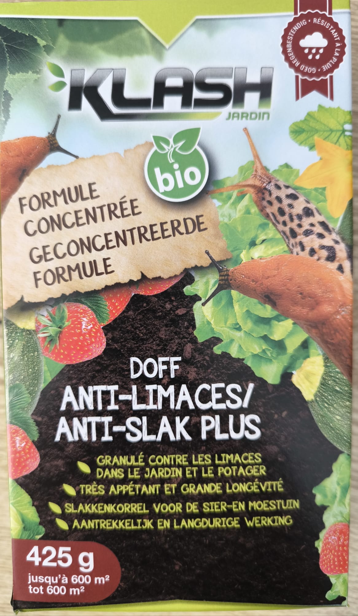 Een doos Klash Jardin biologische slakkenkorrels met een afbeelding van een slak op een groen blad.