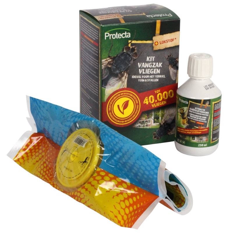Een doos van Protecta met een vliegenvangzak en een flesje lokstof, effectief tegen 40.000 vliegen.