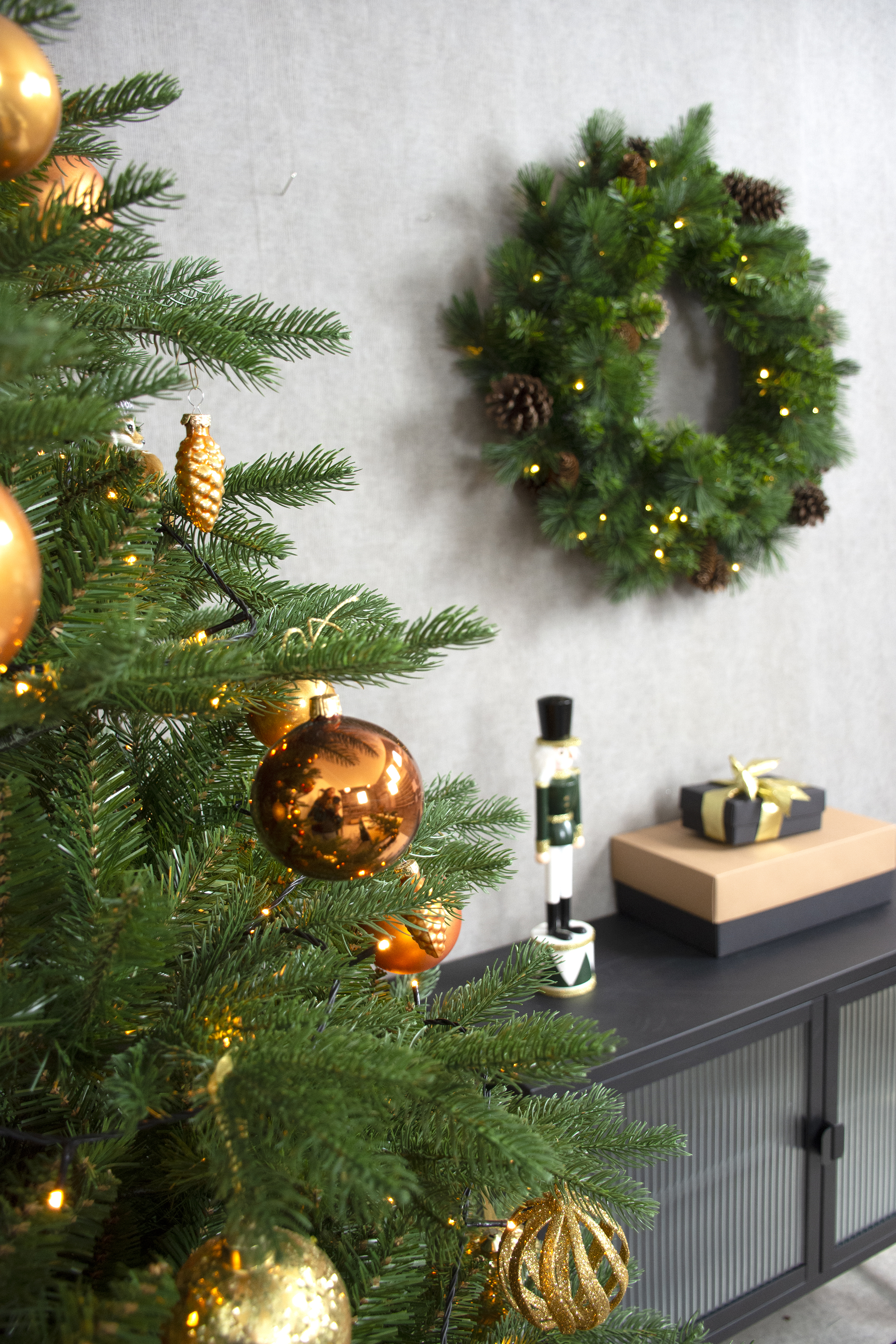 Elegante volle kerstboom met realistische feel-real takken (213 cm) | kunstkerstboom kopen