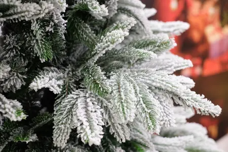 Besneeuwde kunstkerstboom - Andorra Flocked 228 cm 