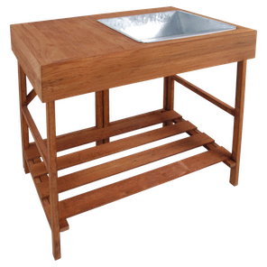 Een inklapbare oppottafel van hout met een metalen bak voor potgrond en een plank voor tuingereedschap.