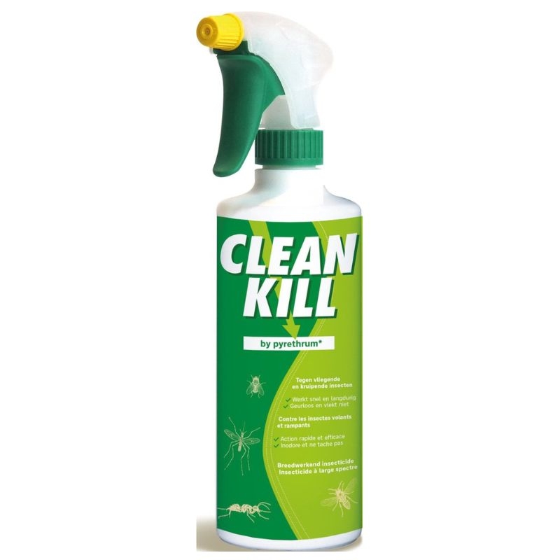 Een fles Clean Kill insectenspray met een groene plantenachtergrond. De tekst op de fles benadrukt dat het een natuurlijke spray is die veilig is voor gebruik binnenshuis.