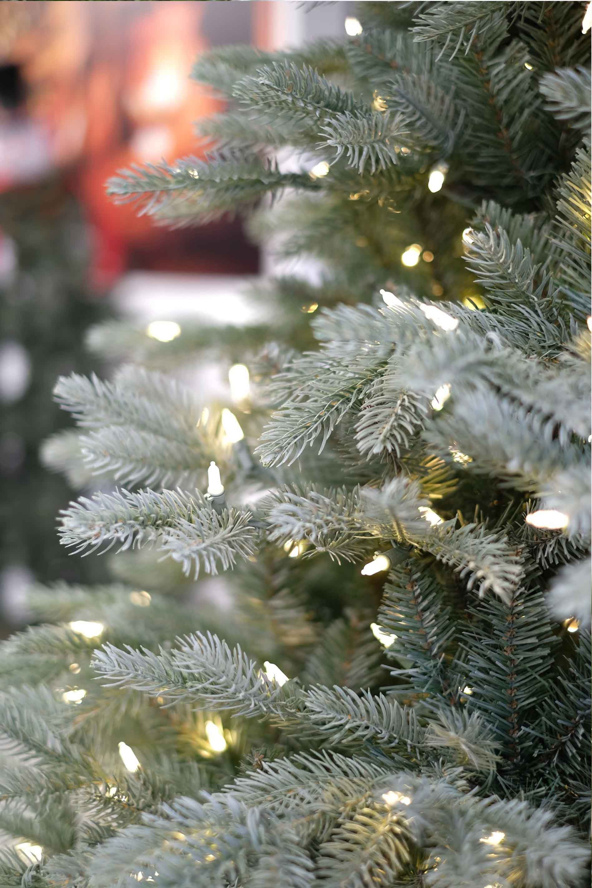 Donkergroene en volle kunstkerstboom Frosty Muly 213 cm