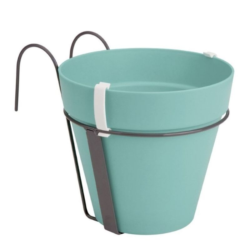 Elho Loft Urban Balcony Potholder Munt: Een mintgroene bloempot met een metalen hanger, ideaal voor het creëren van een groene oase op je balkon